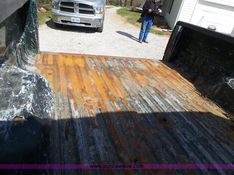 image for item AV9978 2000 Ford F250 Super Duty Lariat Crew Cab pickup truck