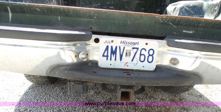 image for item AV9978 2000 Ford F250 Super Duty Lariat Crew Cab pickup truck