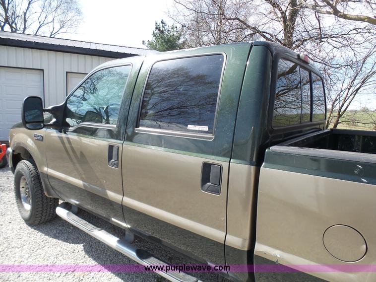 image for item AV9978 2000 Ford F250 Super Duty Lariat Crew Cab pickup truck