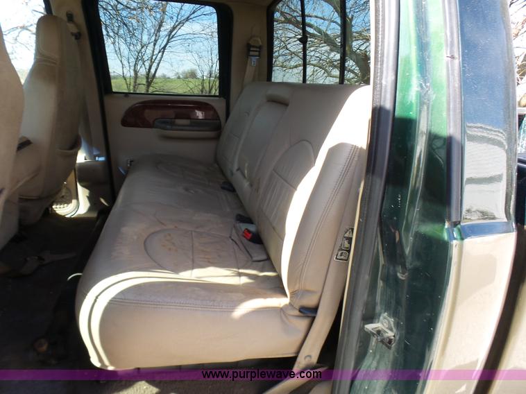 image for item AV9978 2000 Ford F250 Super Duty Lariat Crew Cab pickup truck