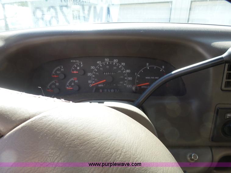 image for item AV9978 2000 Ford F250 Super Duty Lariat Crew Cab pickup truck