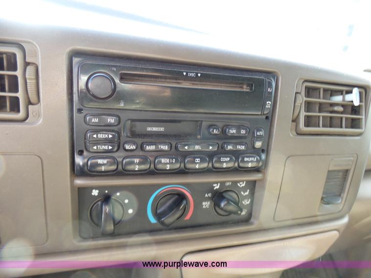 image for item AV9978 2000 Ford F250 Super Duty Lariat Crew Cab pickup truck