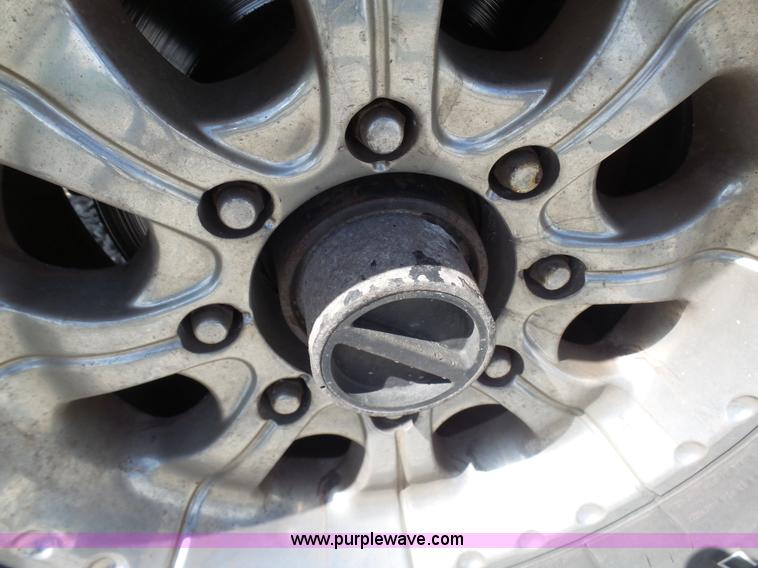 image for item AV9978 2000 Ford F250 Super Duty Lariat Crew Cab pickup truck