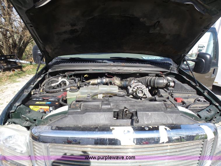 image for item AV9978 2000 Ford F250 Super Duty Lariat Crew Cab pickup truck