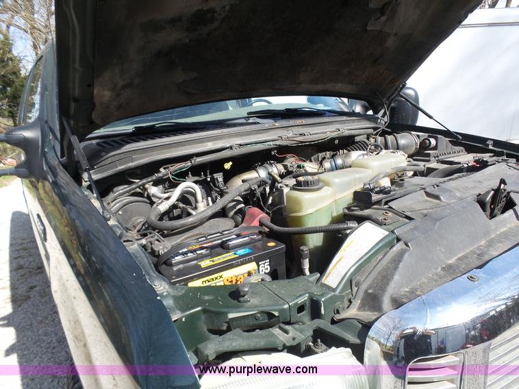 image for item AV9978 2000 Ford F250 Super Duty Lariat Crew Cab pickup truck