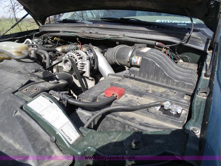 image for item AV9978 2000 Ford F250 Super Duty Lariat Crew Cab pickup truck