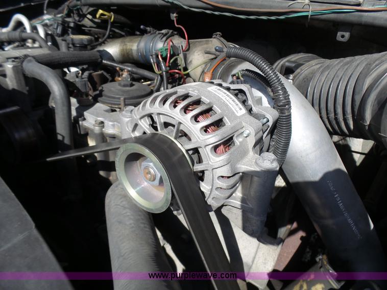 image for item AV9978 2000 Ford F250 Super Duty Lariat Crew Cab pickup truck