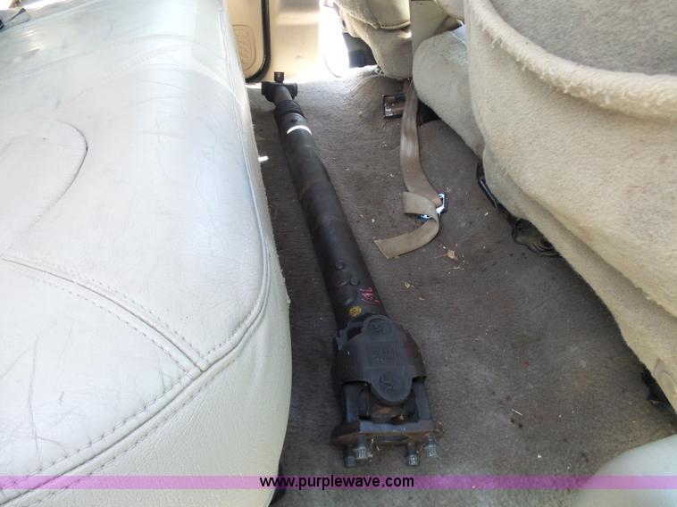 image for item AV9978 2000 Ford F250 Super Duty Lariat Crew Cab pickup truck