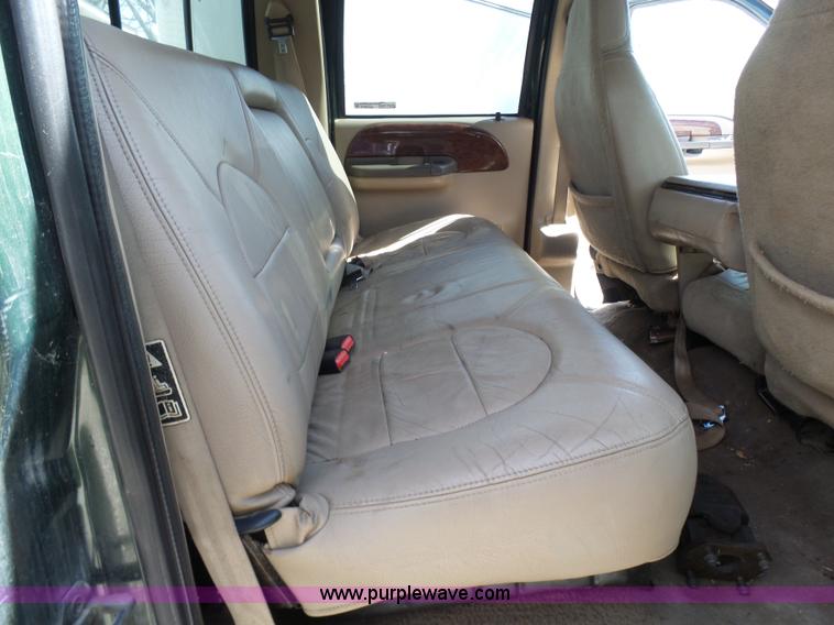 image for item AV9978 2000 Ford F250 Super Duty Lariat Crew Cab pickup truck