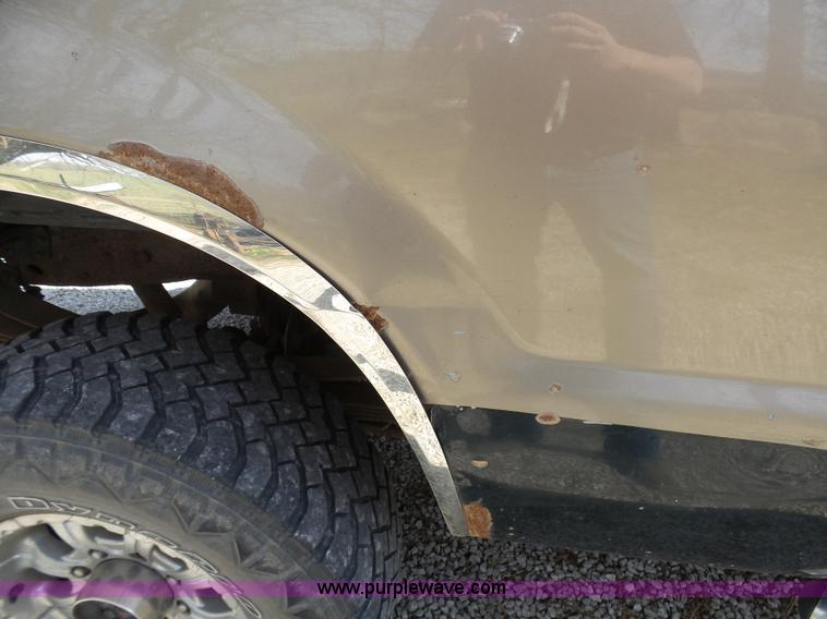 image for item AV9978 2000 Ford F250 Super Duty Lariat Crew Cab pickup truck