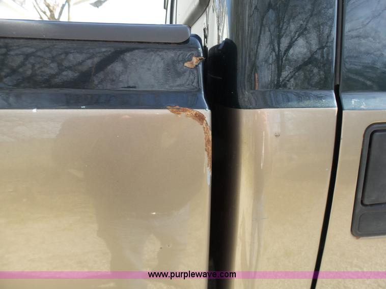 image for item AV9978 2000 Ford F250 Super Duty Lariat Crew Cab pickup truck