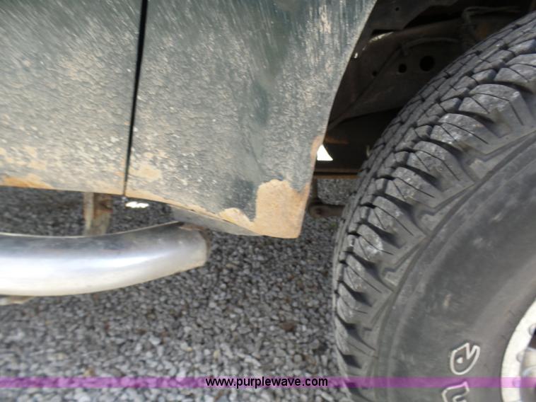 image for item AV9978 2000 Ford F250 Super Duty Lariat Crew Cab pickup truck