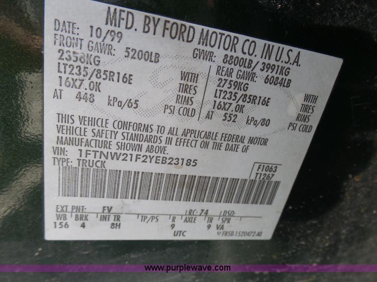 image for item AV9978 2000 Ford F250 Super Duty Lariat Crew Cab pickup truck