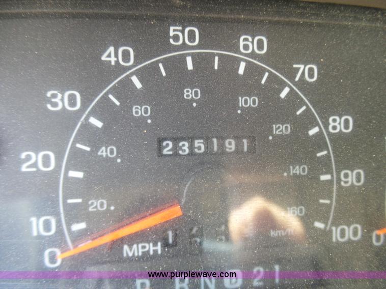 image for item AV9978 2000 Ford F250 Super Duty Lariat Crew Cab pickup truck