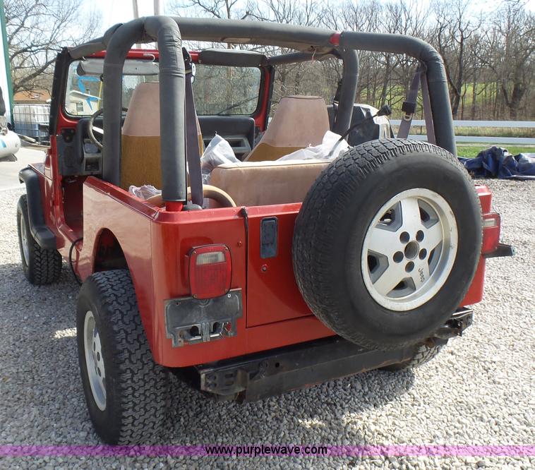 image for item BG9122 1992 Jeep Wrangler SUV