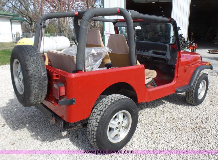 image for item BG9122 1992 Jeep Wrangler SUV