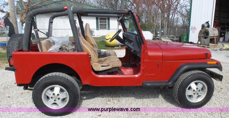 image for item BG9122 1992 Jeep Wrangler SUV