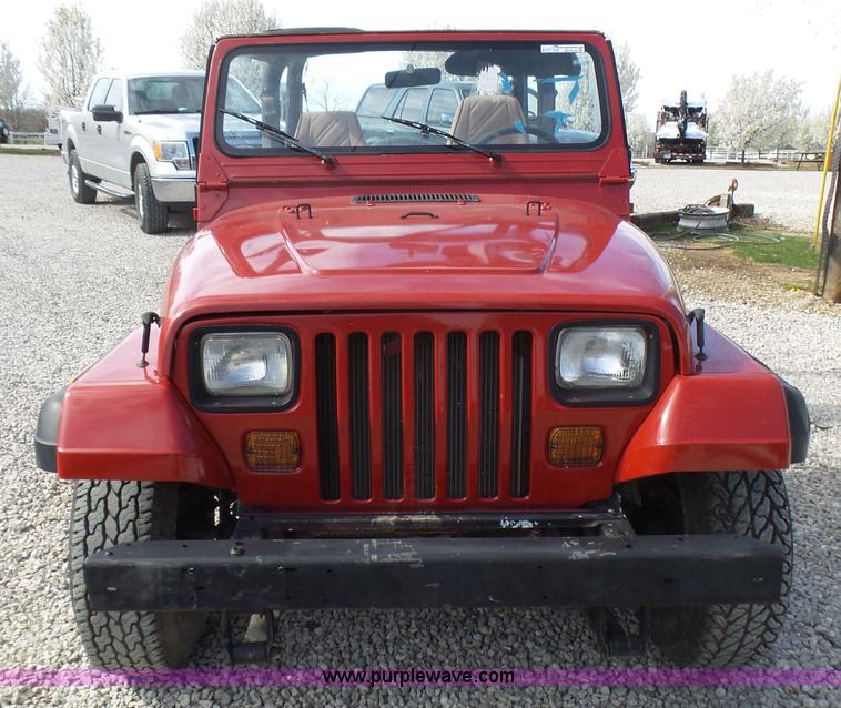 image for item BG9122 1992 Jeep Wrangler SUV