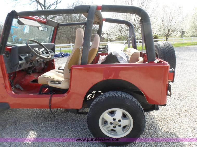 image for item BG9122 1992 Jeep Wrangler SUV