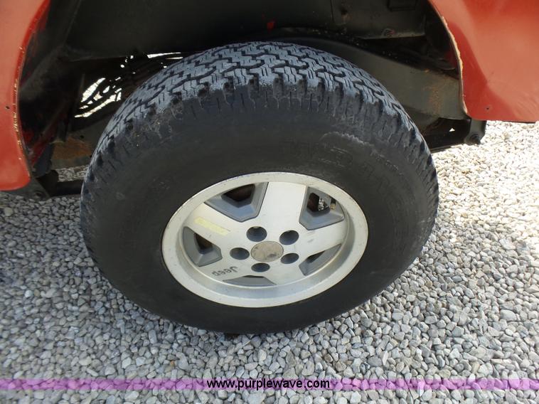 image for item BG9122 1992 Jeep Wrangler SUV