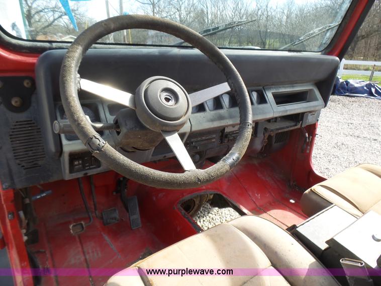 image for item BG9122 1992 Jeep Wrangler SUV