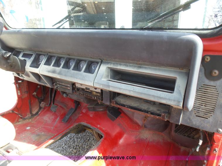 image for item BG9122 1992 Jeep Wrangler SUV