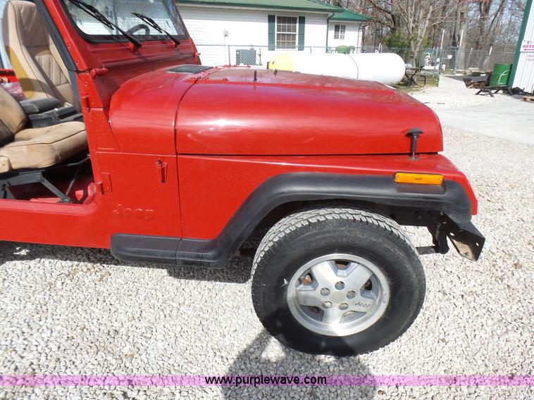 image for item BG9122 1992 Jeep Wrangler SUV