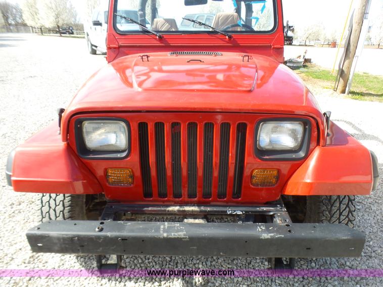 image for item BG9122 1992 Jeep Wrangler SUV