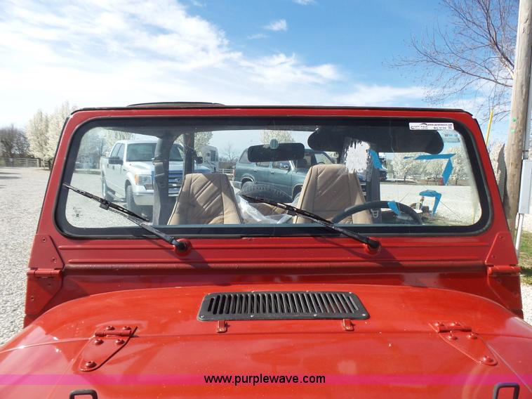 image for item BG9122 1992 Jeep Wrangler SUV