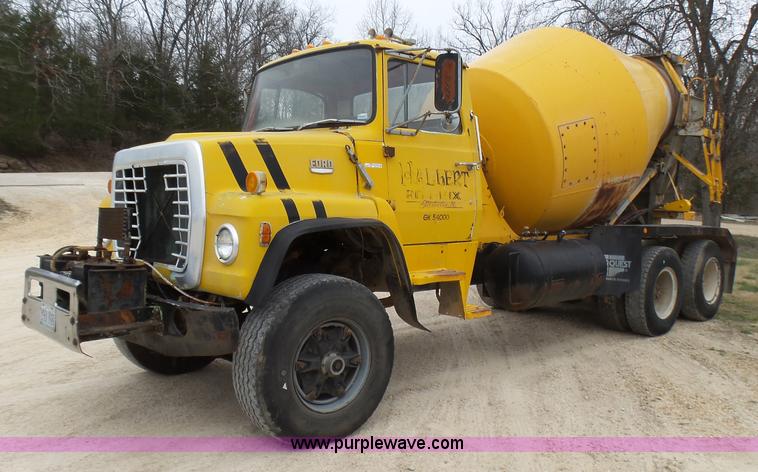 image for item BG9124 1975 Ford LN8000 mixer truck