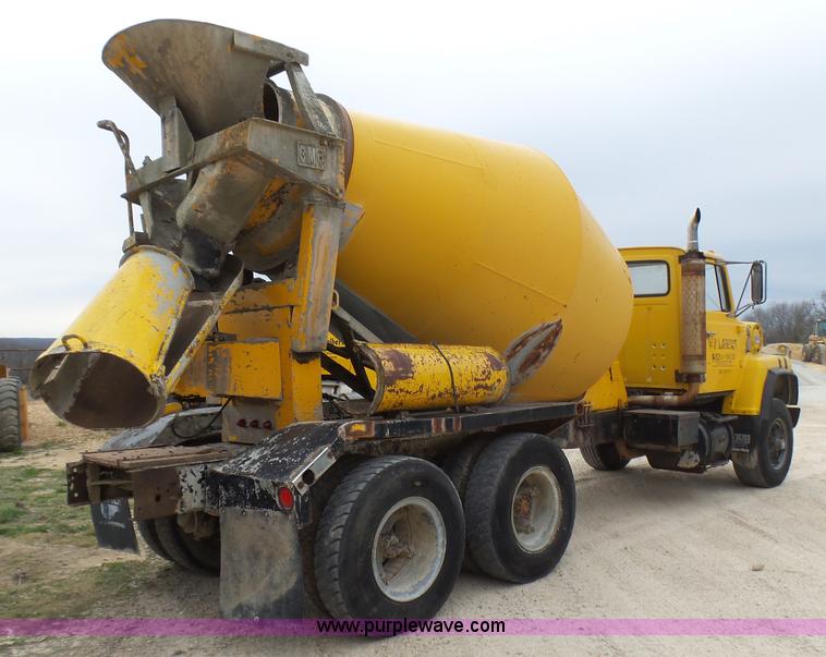 image for item BG9124 1975 Ford LN8000 mixer truck