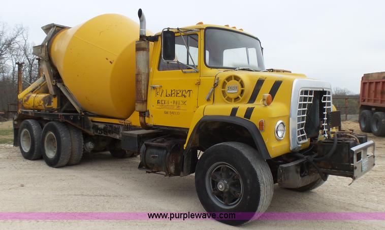image for item BG9124 1975 Ford LN8000 mixer truck