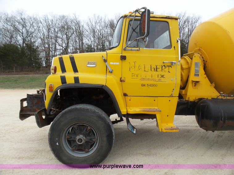 image for item BG9124 1975 Ford LN8000 mixer truck