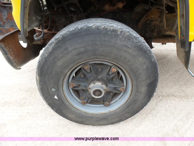 image for item BG9124 1975 Ford LN8000 mixer truck