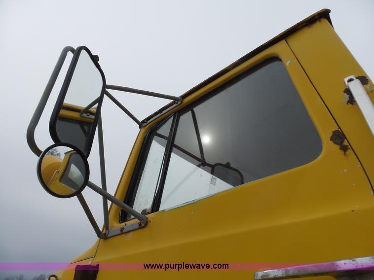 image for item BG9124 1975 Ford LN8000 mixer truck