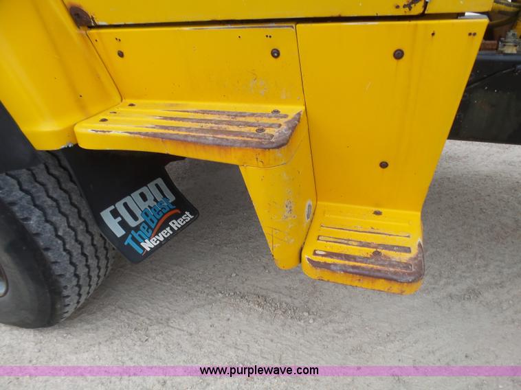 image for item BG9124 1975 Ford LN8000 mixer truck