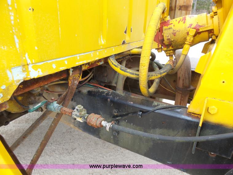 image for item BG9124 1975 Ford LN8000 mixer truck