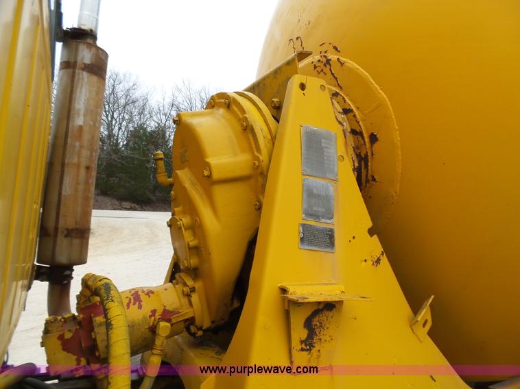 image for item BG9124 1975 Ford LN8000 mixer truck