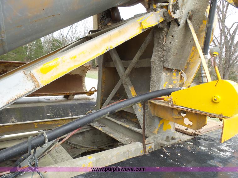 image for item BG9124 1975 Ford LN8000 mixer truck