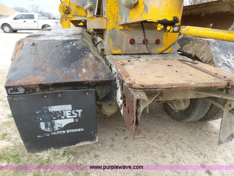 image for item BG9124 1975 Ford LN8000 mixer truck