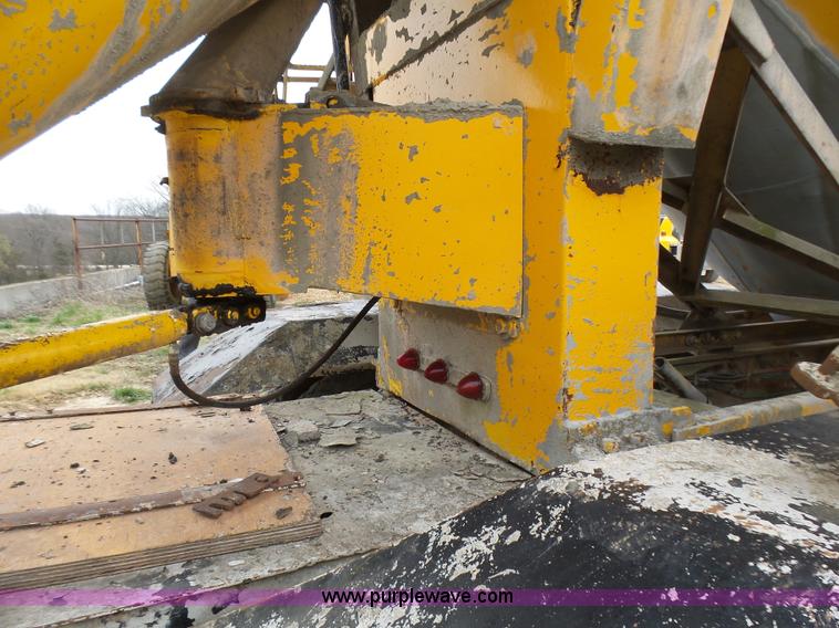 image for item BG9124 1975 Ford LN8000 mixer truck