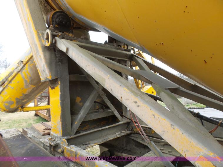 image for item BG9124 1975 Ford LN8000 mixer truck