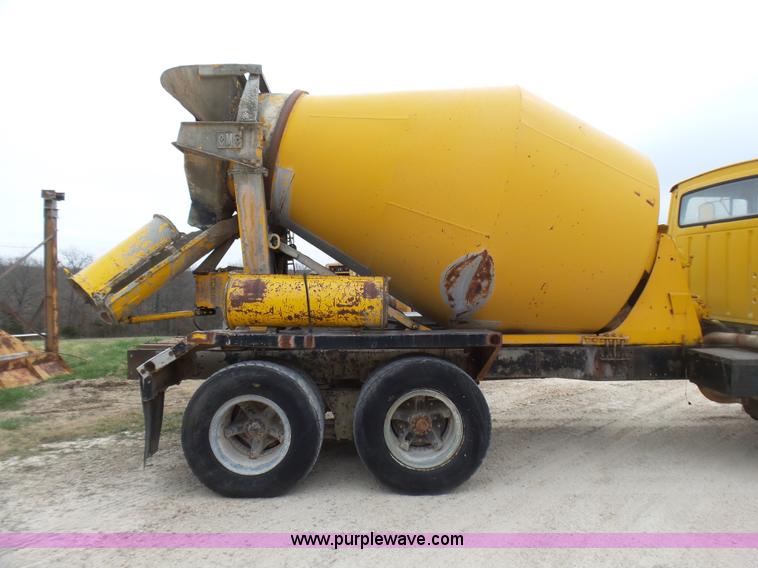 image for item BG9124 1975 Ford LN8000 mixer truck