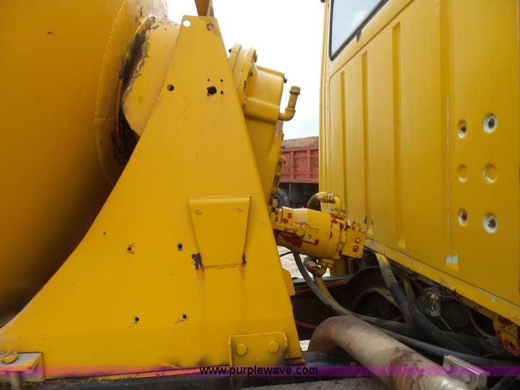 image for item BG9124 1975 Ford LN8000 mixer truck