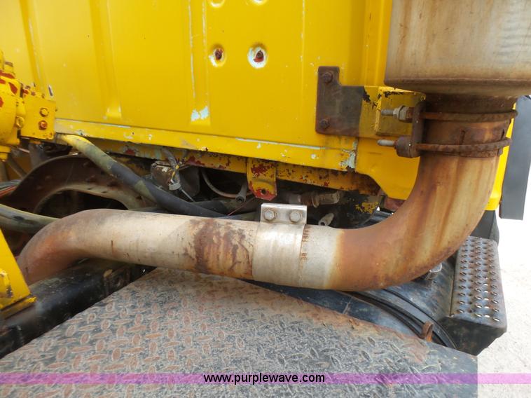 image for item BG9124 1975 Ford LN8000 mixer truck