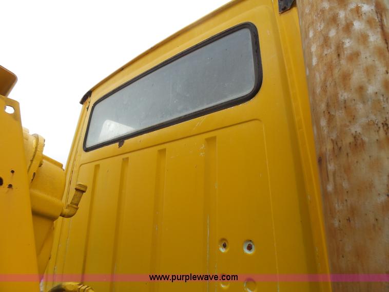 image for item BG9124 1975 Ford LN8000 mixer truck