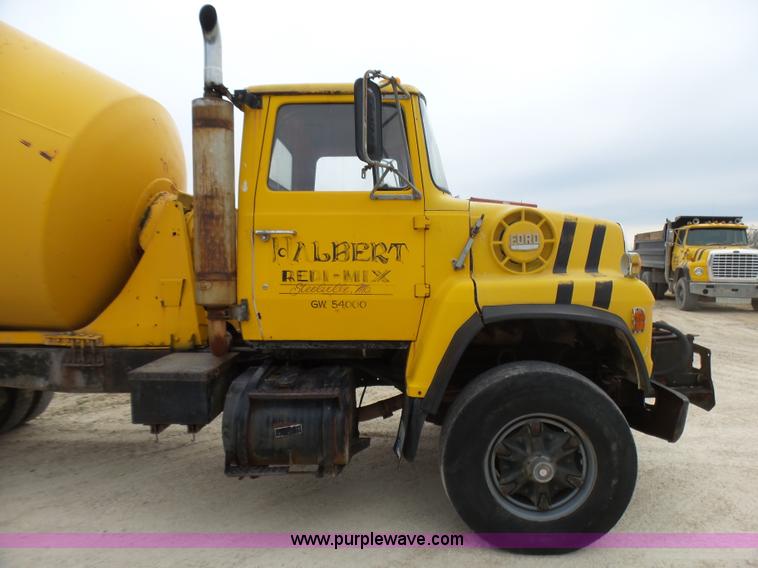 image for item BG9124 1975 Ford LN8000 mixer truck