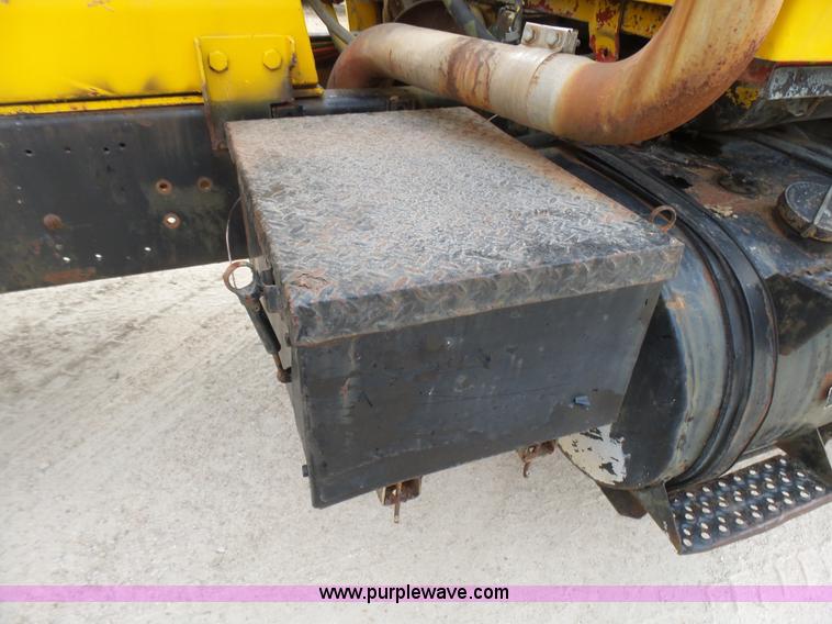 image for item BG9124 1975 Ford LN8000 mixer truck