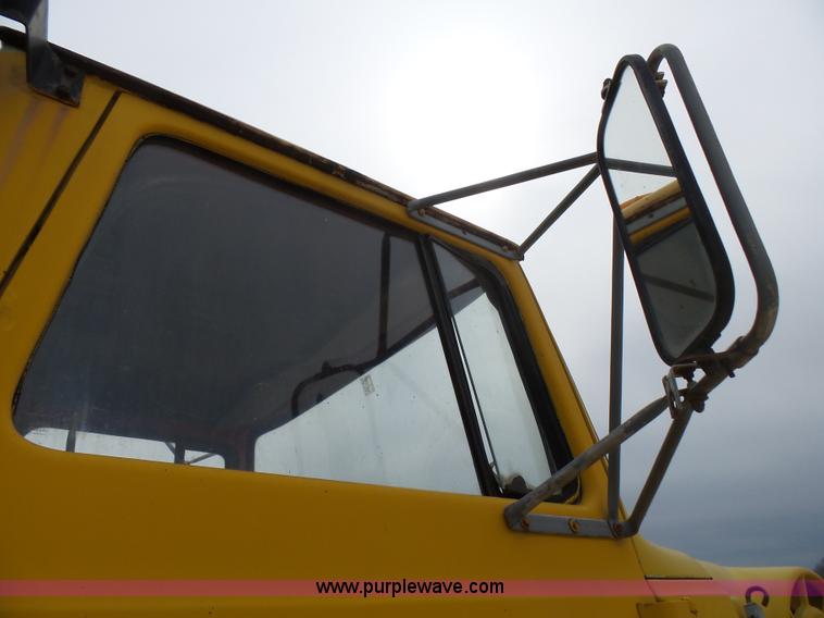 image for item BG9124 1975 Ford LN8000 mixer truck