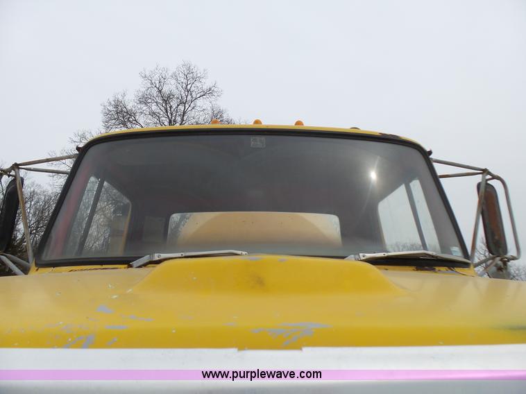 image for item BG9124 1975 Ford LN8000 mixer truck